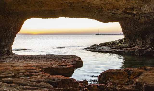 Torre a Mare, nei meandri di Grotta della Regina: l dove Bona Sforza faceva il bagno senza veli